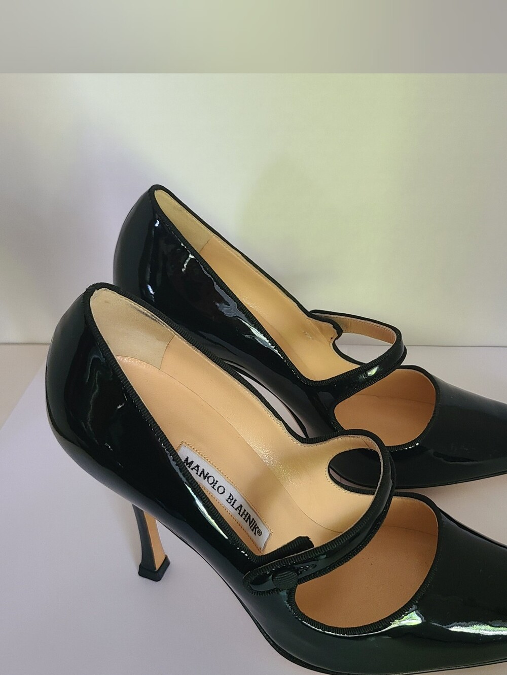 Manolo Blahnik Campari 105 Black Patent Mary Jane Pumps Sz 41